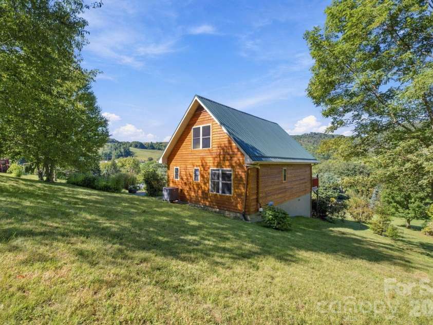 190 Camelot Drive, Banner Elk, NC 28604.  MLS# CAR4429650, YatesRealty ID 53640. 