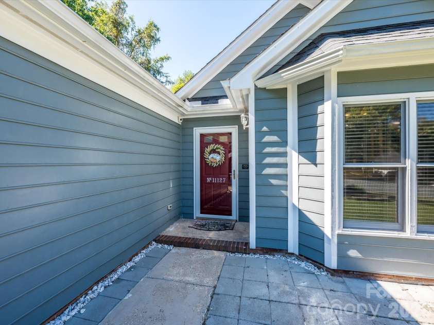 11127 Atrium Way, Matthews, NC 28105.  MLS# CAR4429454, YatesRealty ID 53644. 
