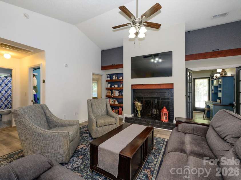 11127 Atrium Way, Matthews, NC 28105.  MLS# CAR4429454, YatesRealty ID 53644. 