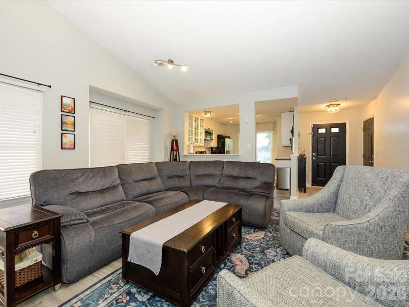 11127 Atrium Way, Matthews, NC 28105.  MLS# CAR4429454, YatesRealty ID 53644. 