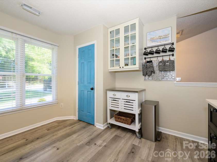 11127 Atrium Way, Matthews, NC 28105.  MLS# CAR4429454, YatesRealty ID 53644. 
