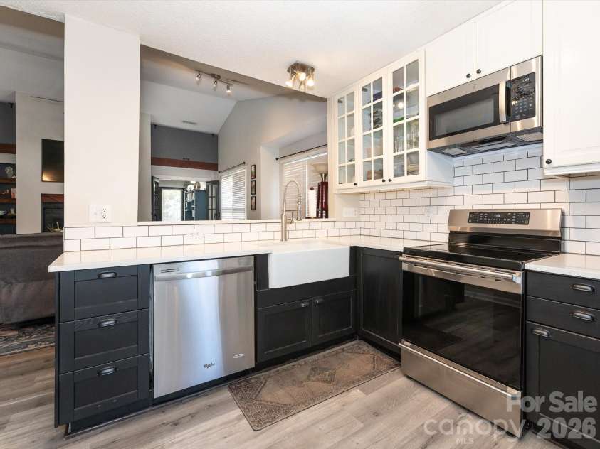 11127 Atrium Way, Matthews, NC 28105.  MLS# CAR4429454, YatesRealty ID 53644. 