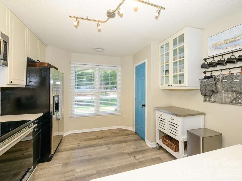 11127 Atrium Way, Matthews, NC 28105.  MLS# CAR4429454, YatesRealty ID 53644. 