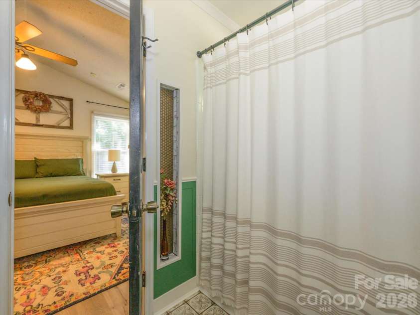 11127 Atrium Way, Matthews, NC 28105.  MLS# CAR4429454, YatesRealty ID 53644. 