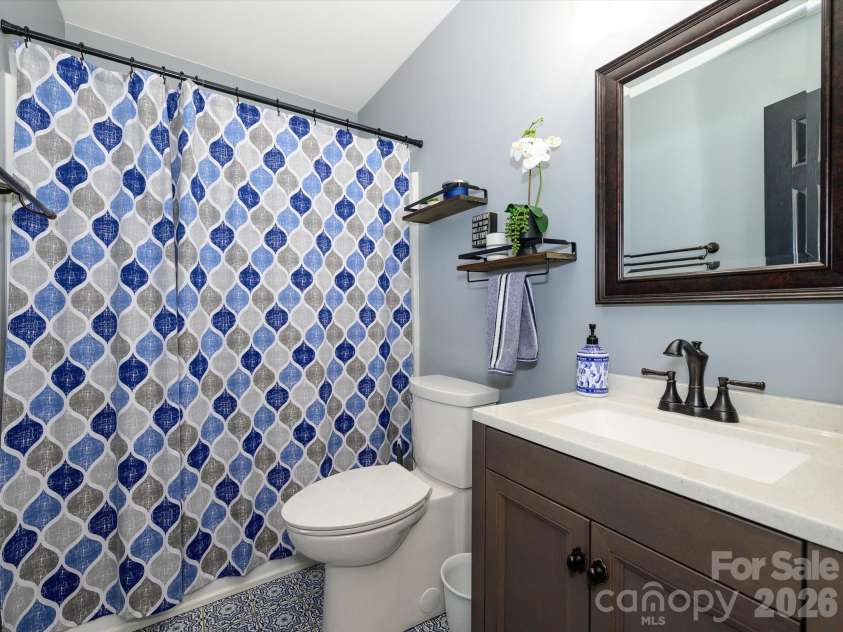 11127 Atrium Way, Matthews, NC 28105.  MLS# CAR4429454, YatesRealty ID 53644. 