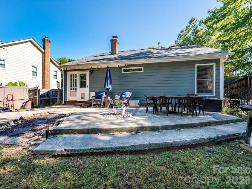 11127 Atrium Way, Matthews, NC 28105.  MLS# CAR4429454, YatesRealty ID 53644. 