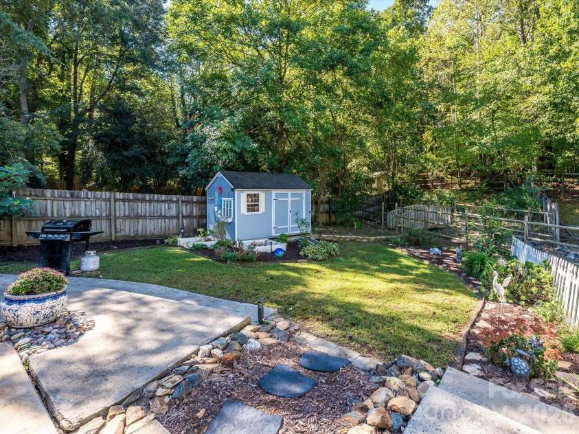 11127 Atrium Way, Matthews, NC 28105.  MLS# CAR4429454, YatesRealty ID 53644. 