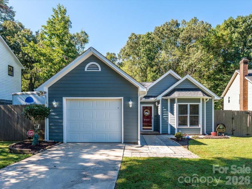 11127 Atrium Way, Matthews, NC 28105.  MLS# CAR4429454, YatesRealty ID 53644. 