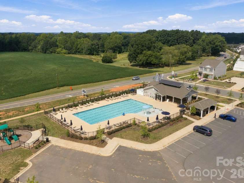107 Meadow View Drive, Statesville, NC 28677.  MLS# CAR4429626, YatesRealty ID 53647. 