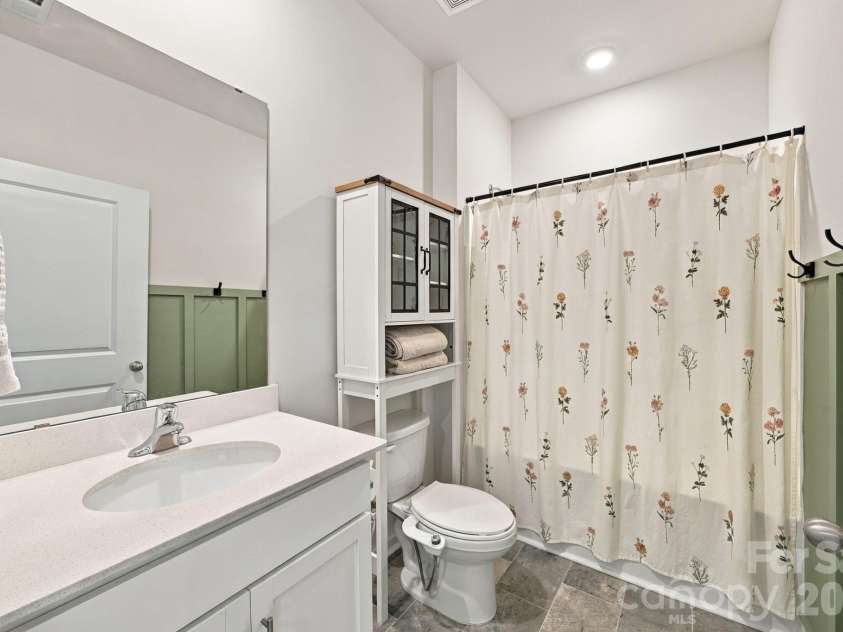 107 Meadow View Drive, Statesville, NC 28677.  MLS# CAR4429626, YatesRealty ID 53647. 