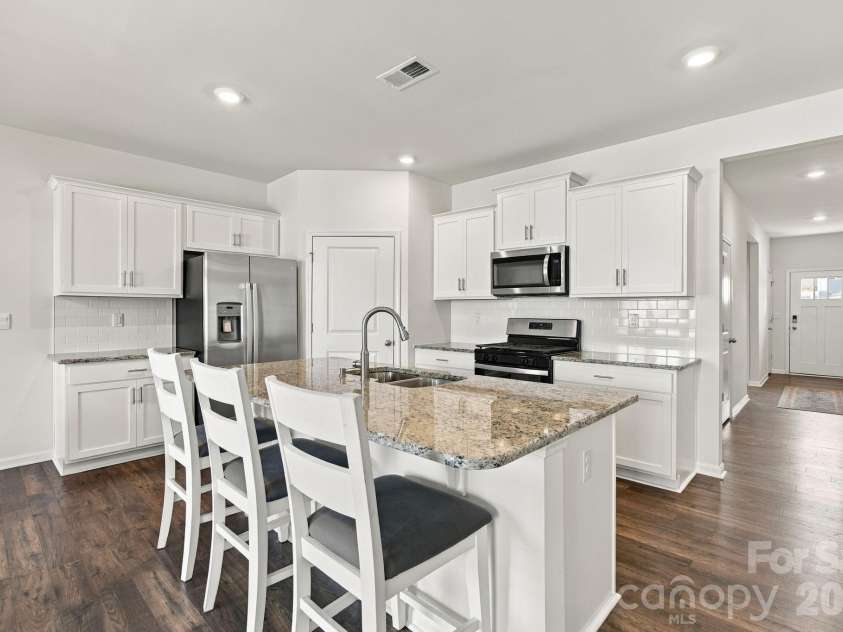 107 Meadow View Drive, Statesville, NC 28677.  MLS# CAR4429626, YatesRealty ID 53647. 