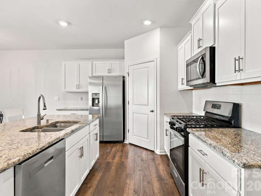 107 Meadow View Drive, Statesville, NC 28677.  MLS# CAR4429626, YatesRealty ID 53647. 