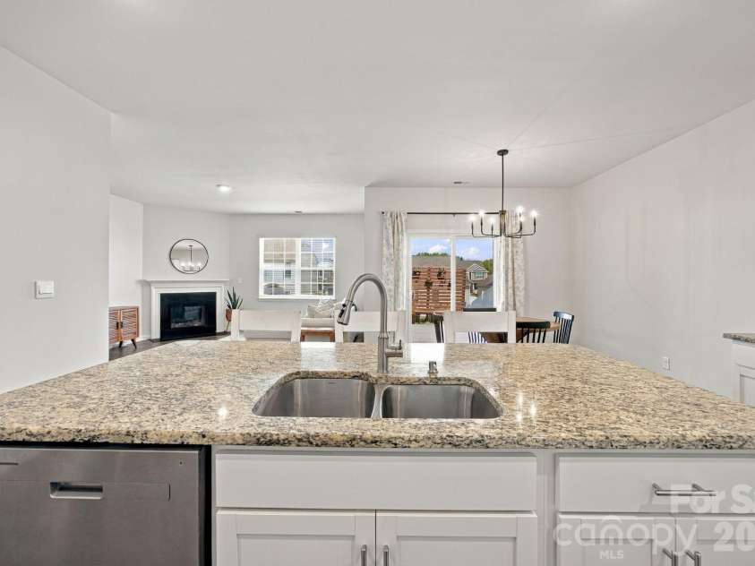 107 Meadow View Drive, Statesville, NC 28677.  MLS# CAR4429626, YatesRealty ID 53647. 
