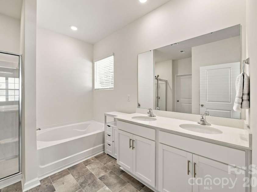 107 Meadow View Drive, Statesville, NC 28677.  MLS# CAR4429626, YatesRealty ID 53647. 