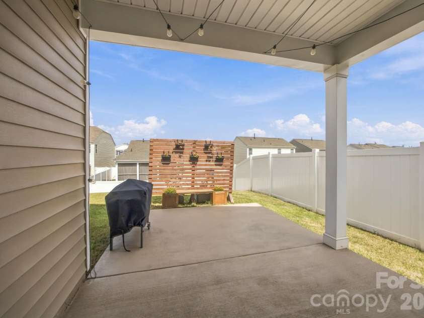 107 Meadow View Drive, Statesville, NC 28677.  MLS# CAR4429626, YatesRealty ID 53647. 