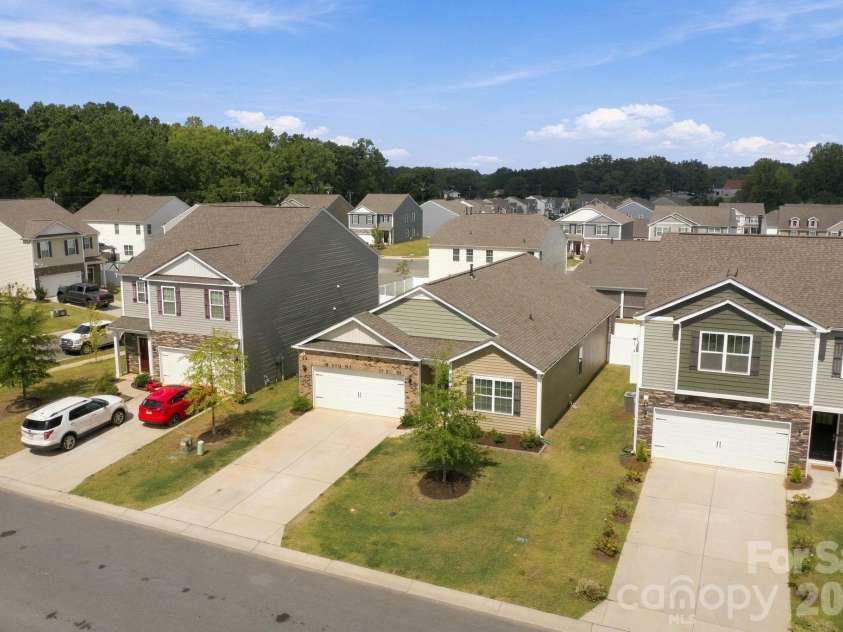 107 Meadow View Drive, Statesville, NC 28677.  MLS# CAR4429626, YatesRealty ID 53647. 