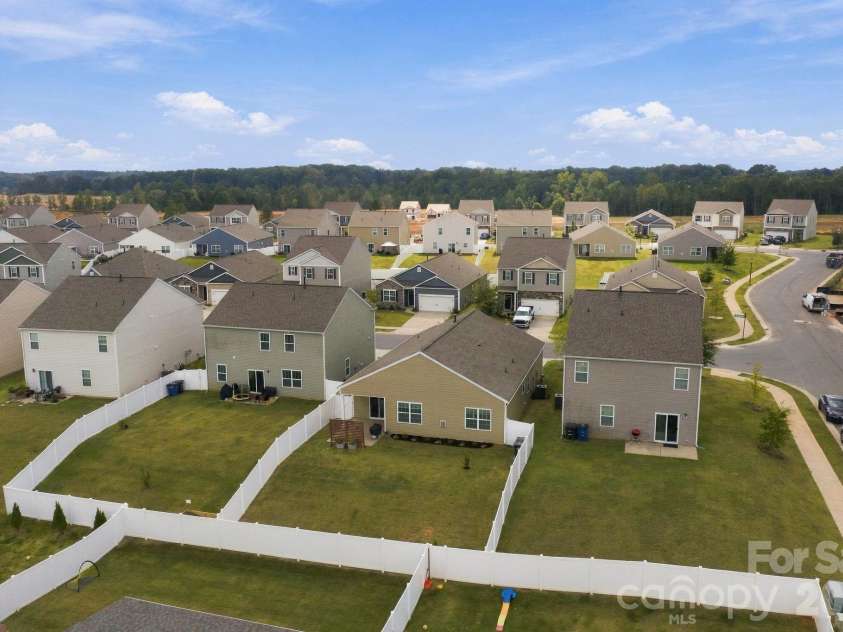 107 Meadow View Drive, Statesville, NC 28677.  MLS# CAR4429626, YatesRealty ID 53647. 