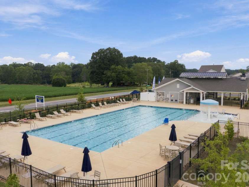 107 Meadow View Drive, Statesville, NC 28677.  MLS# CAR4429626, YatesRealty ID 53647. 