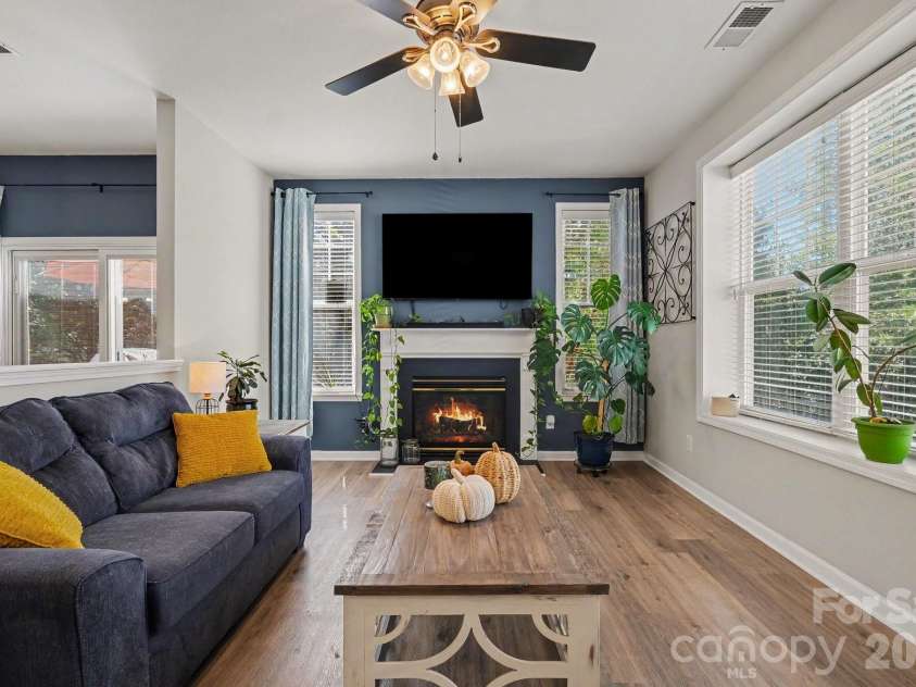 2540 Oakboro Lane, Charlotte, NC 28214.  MLS# CAR4428581, YatesRealty ID 53649. 