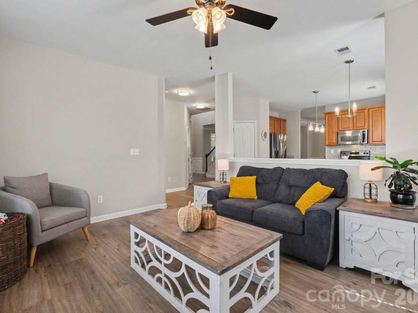 2540 Oakboro Lane, Charlotte, NC 28214.  MLS# CAR4428581, YatesRealty ID 53649. 