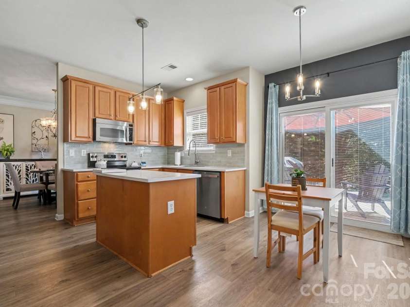 2540 Oakboro Lane, Charlotte, NC 28214.  MLS# CAR4428581, YatesRealty ID 53649. 