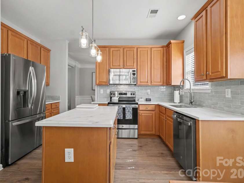 2540 Oakboro Lane, Charlotte, NC 28214.  MLS# CAR4428581, YatesRealty ID 53649. 