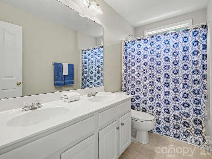 2540 Oakboro Lane, Charlotte, NC 28214.  MLS# CAR4428581, YatesRealty ID 53649. 
