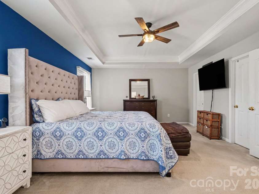 2540 Oakboro Lane, Charlotte, NC 28214.  MLS# CAR4428581, YatesRealty ID 53649. 