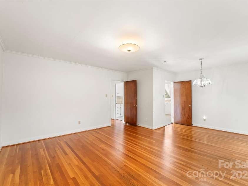 4745 16th Street Drive, Hickory, NC 28601.  MLS# CAR4289279, YatesRealty ID 5365. 