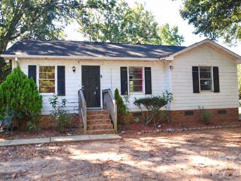 712 Edgehill Drive, Monroe, NC 28110.  MLS# CAR4429680, YatesRealty ID 53650. 