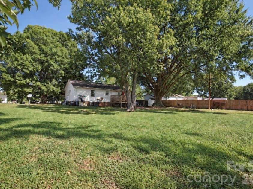 712 Edgehill Drive, Monroe, NC 28110.  MLS# CAR4429680, YatesRealty ID 53650. 
