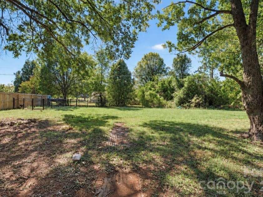 712 Edgehill Drive, Monroe, NC 28110.  MLS# CAR4429680, YatesRealty ID 53650. 