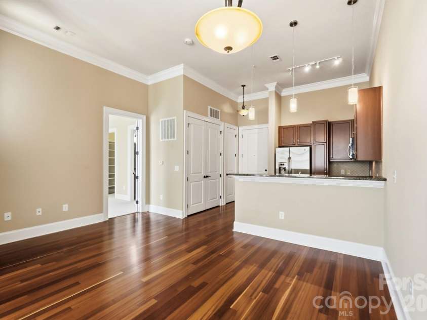 2810 Selwyn Avenue, Charlotte, NC 28209.  MLS# CAR4429543, YatesRealty ID 53652. 