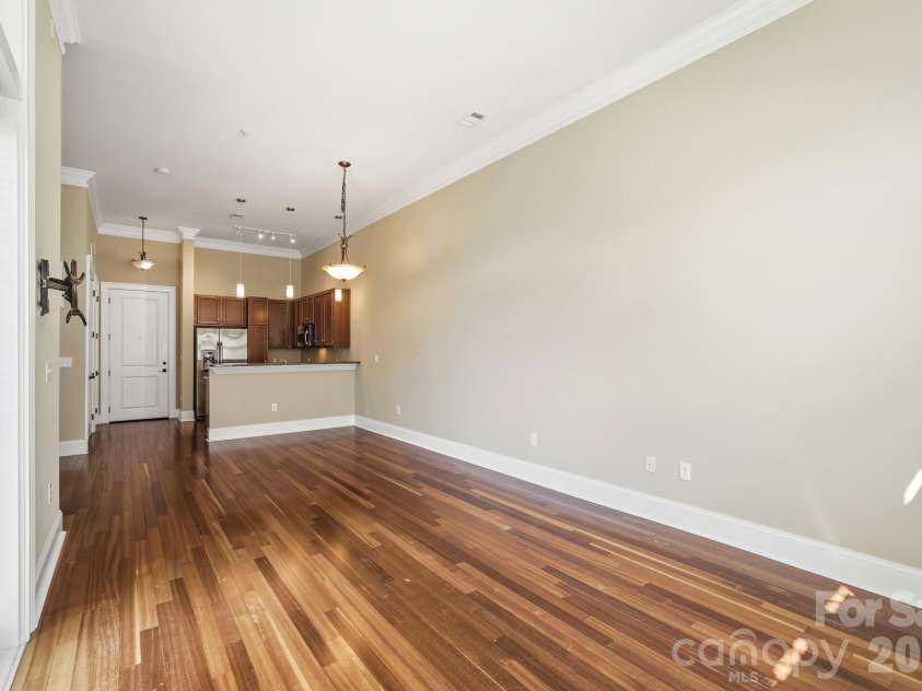 2810 Selwyn Avenue, Charlotte, NC 28209.  MLS# CAR4429543, YatesRealty ID 53652. 