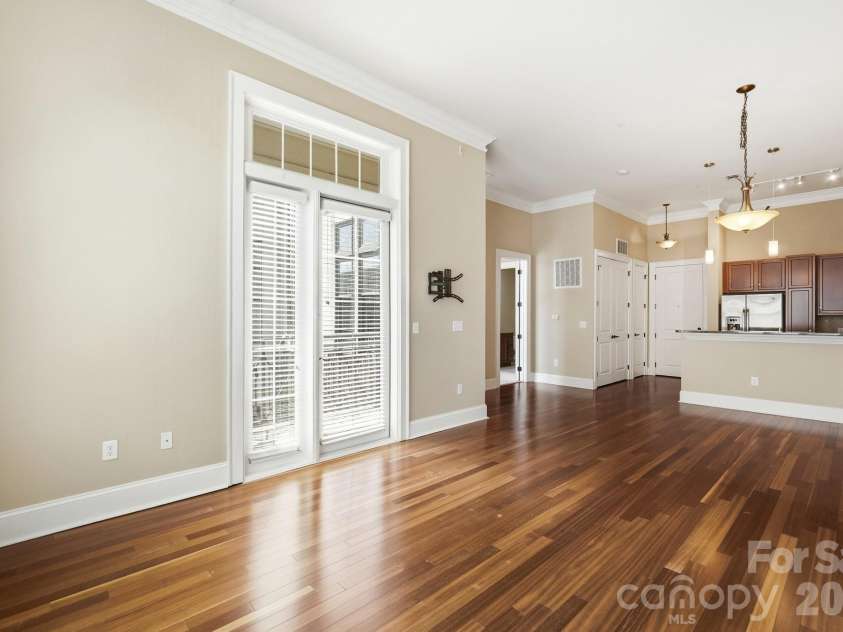2810 Selwyn Avenue, Charlotte, NC 28209.  MLS# CAR4429543, YatesRealty ID 53652. 