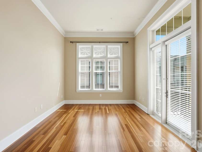 2810 Selwyn Avenue, Charlotte, NC 28209.  MLS# CAR4429543, YatesRealty ID 53652. 