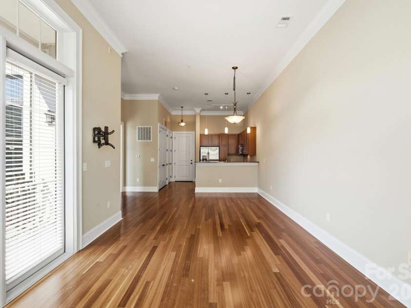 2810 Selwyn Avenue, Charlotte, NC 28209.  MLS# CAR4429543, YatesRealty ID 53652. 