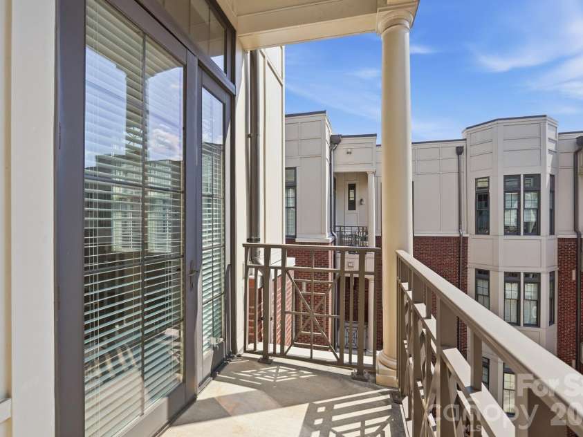 2810 Selwyn Avenue, Charlotte, NC 28209.  MLS# CAR4429543, YatesRealty ID 53652. Balcony Overlooking Courtyard