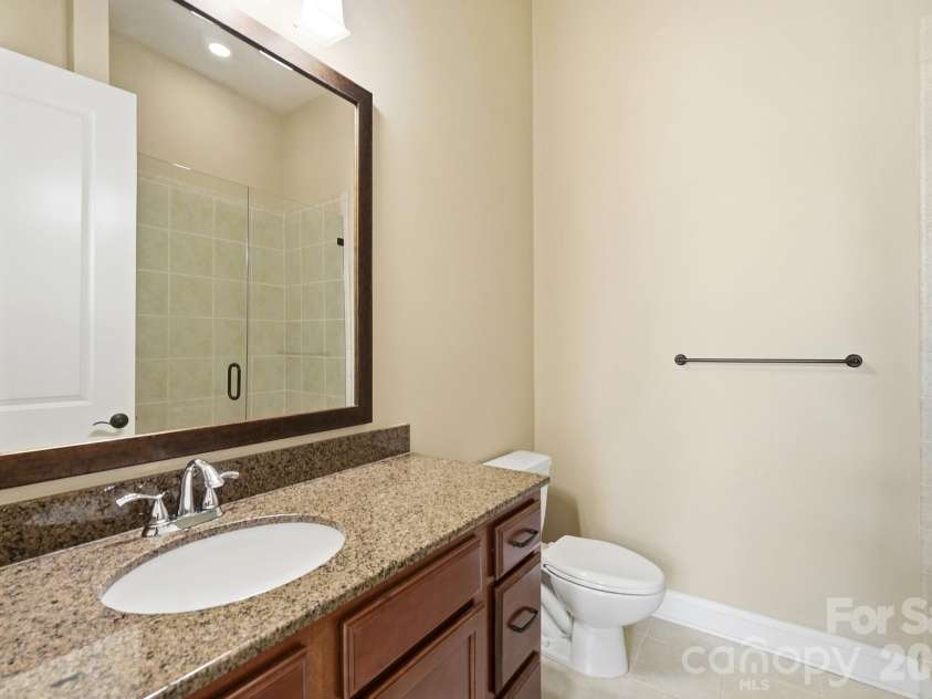 2810 Selwyn Avenue, Charlotte, NC 28209.  MLS# CAR4429543, YatesRealty ID 53652. Full Bathroom