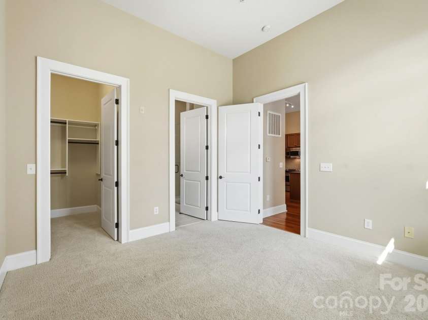 2810 Selwyn Avenue, Charlotte, NC 28209.  MLS# CAR4429543, YatesRealty ID 53652. Primary Bedroom
