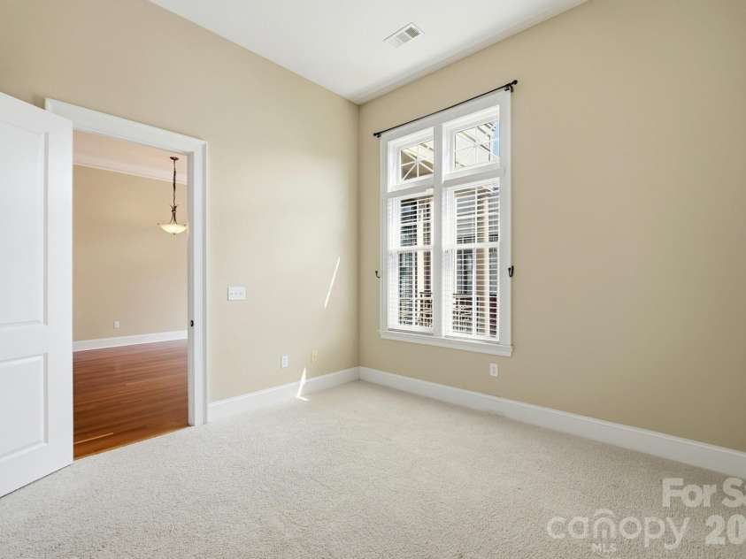 2810 Selwyn Avenue, Charlotte, NC 28209.  MLS# CAR4429543, YatesRealty ID 53652. Primary Bedroom