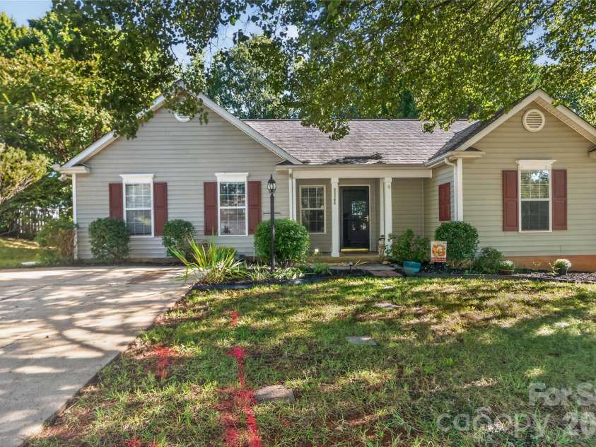 11108 White Stag Drive, Charlotte, NC 28269.  MLS# CAR4428946, YatesRealty ID 53659. 