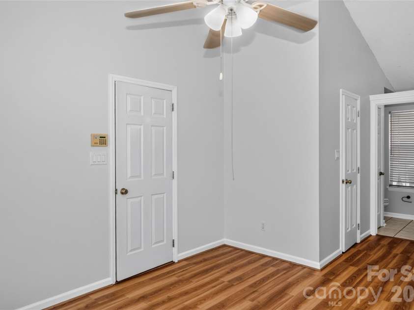11108 White Stag Drive, Charlotte, NC 28269.  MLS# CAR4428946, YatesRealty ID 53659. 
