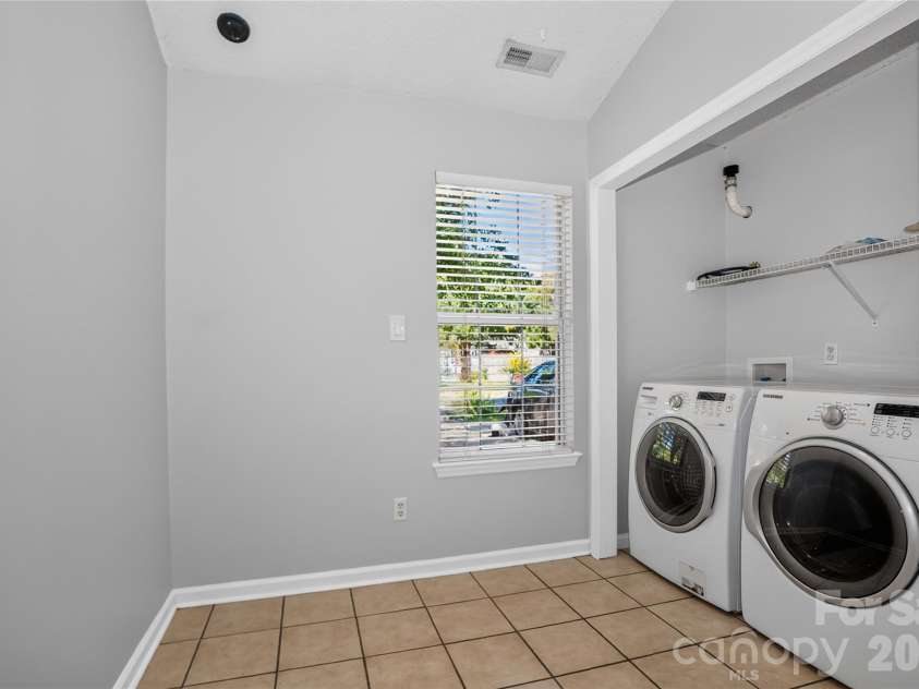11108 White Stag Drive, Charlotte, NC 28269.  MLS# CAR4428946, YatesRealty ID 53659. 