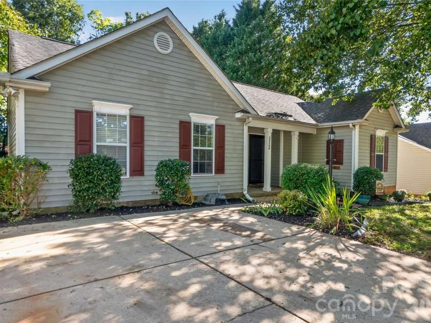 11108 White Stag Drive, Charlotte, NC 28269.  MLS# CAR4428946, YatesRealty ID 53659. 
