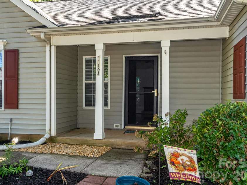11108 White Stag Drive, Charlotte, NC 28269.  MLS# CAR4428946, YatesRealty ID 53659. 