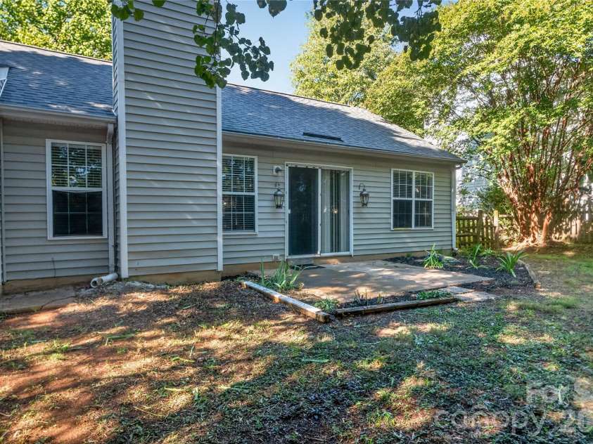 11108 White Stag Drive, Charlotte, NC 28269.  MLS# CAR4428946, YatesRealty ID 53659. 
