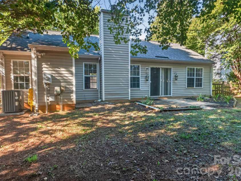 11108 White Stag Drive, Charlotte, NC 28269.  MLS# CAR4428946, YatesRealty ID 53659. 