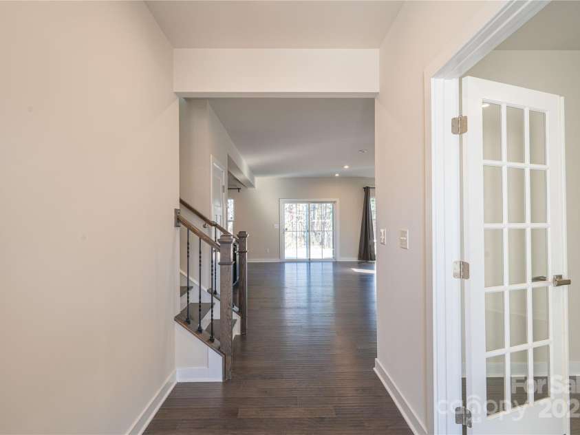 10036 Paper Birch Drive, Charlotte, NC 28215.  MLS# CAR4221411, YatesRealty ID 5366. 