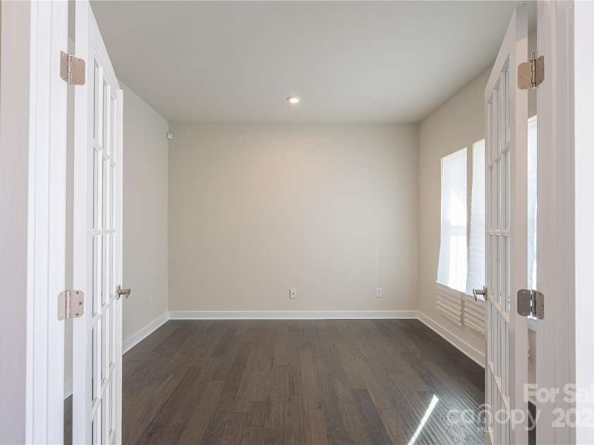10036 Paper Birch Drive, Charlotte, NC 28215.  MLS# CAR4221411, YatesRealty ID 5366. 